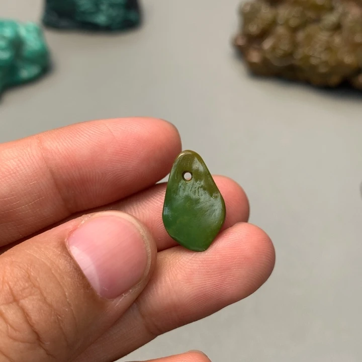 绿松石未镶嵌颈饰