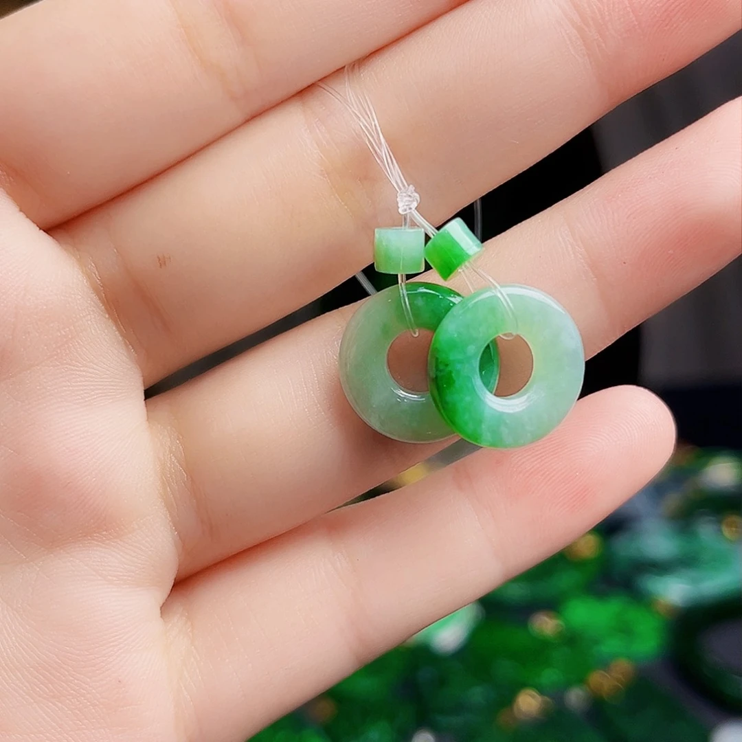 颈饰未镶嵌翡翠多样性