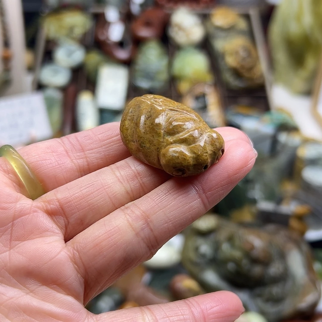 岫岩河磨玉（透闪石质玉）未镶嵌颈饰河磨玉知了