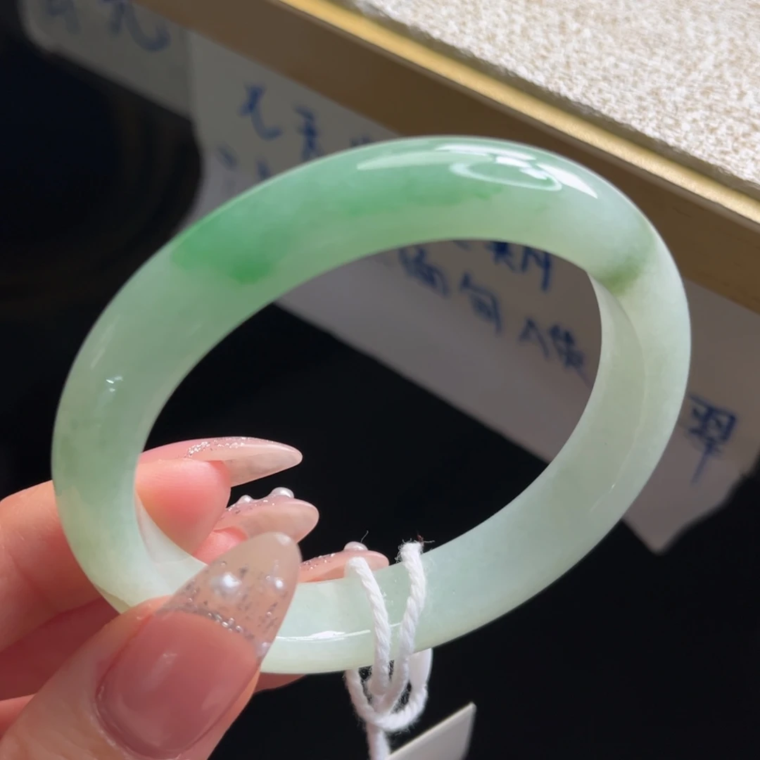 翡翠未镶嵌手镯手镯