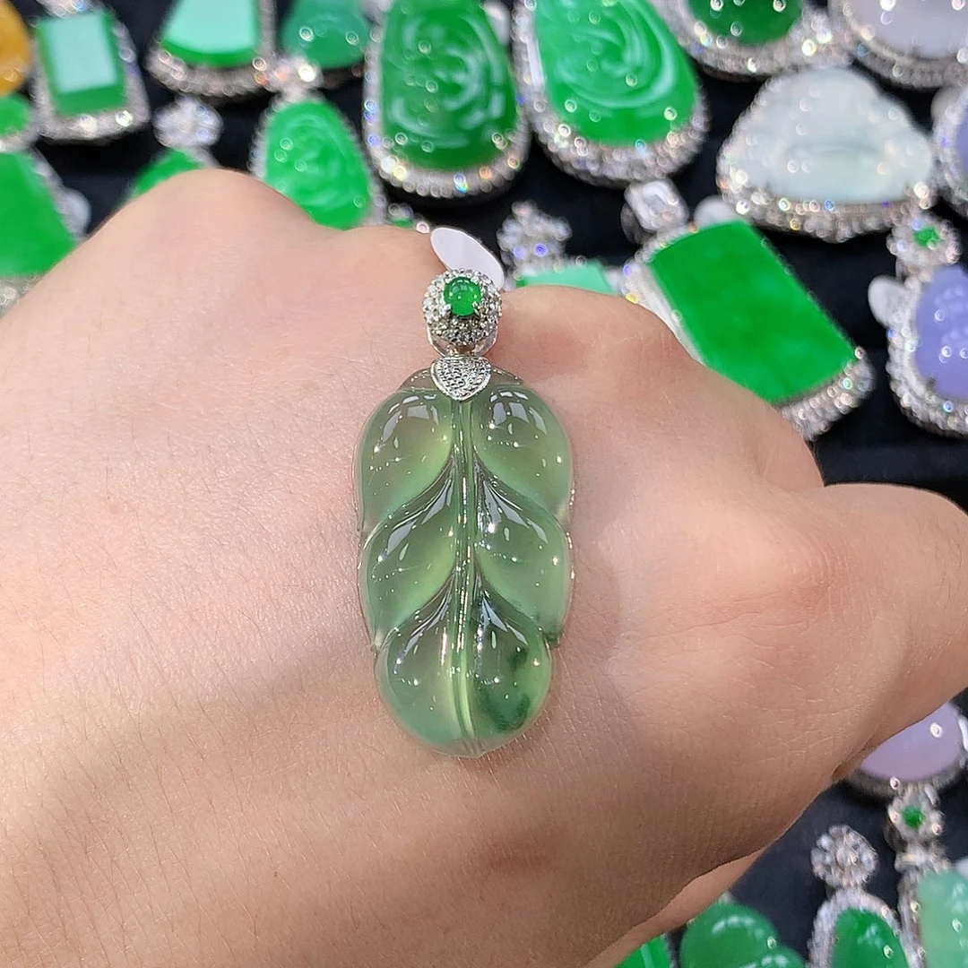 翡翠18K金镶嵌颈饰