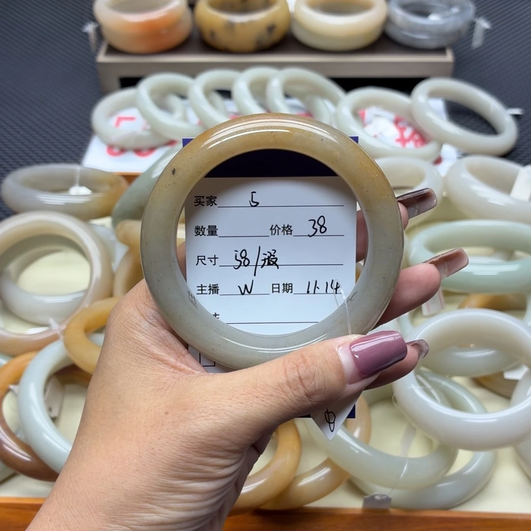 石英质玉未镶嵌手镯