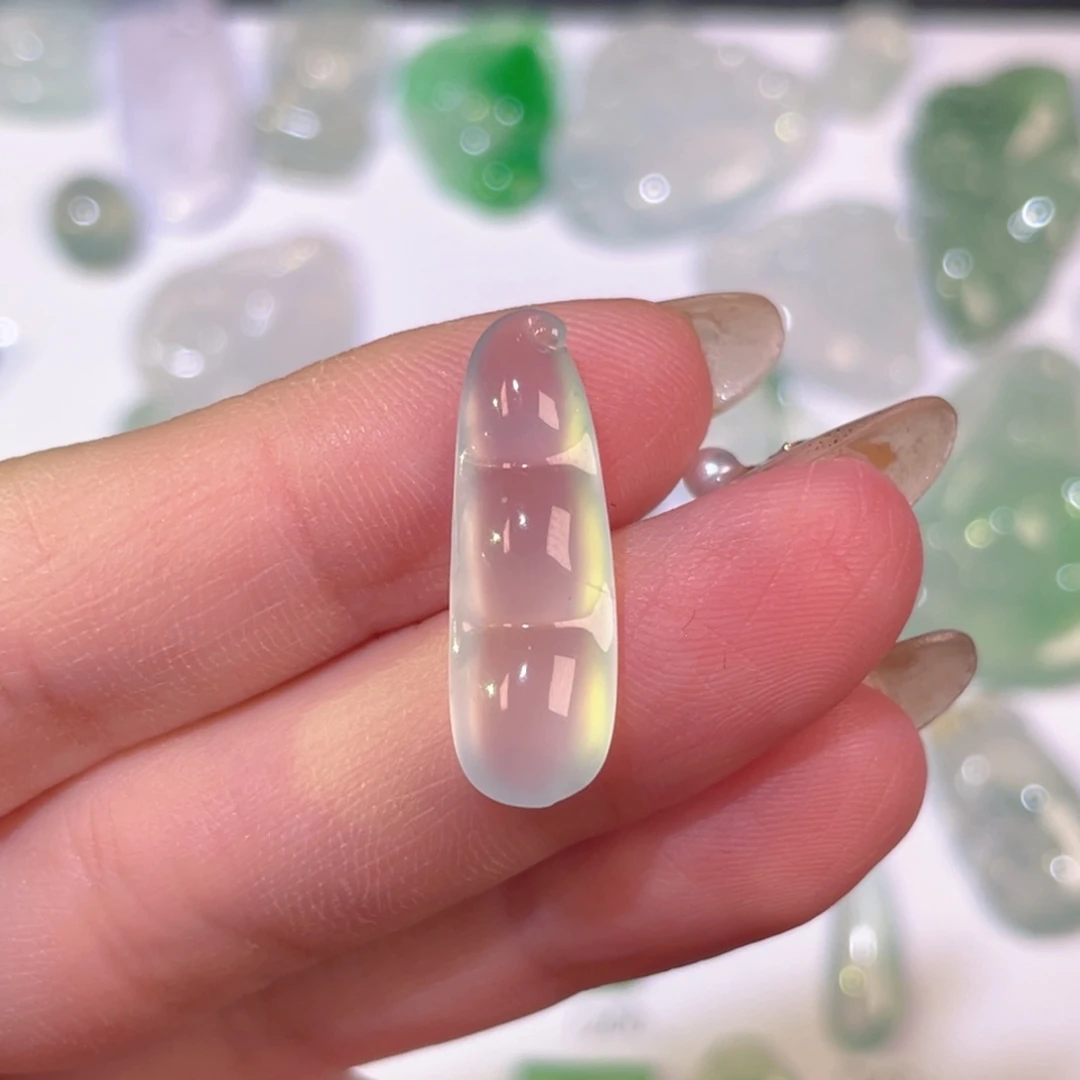 翡翠未镶嵌颈饰裸石