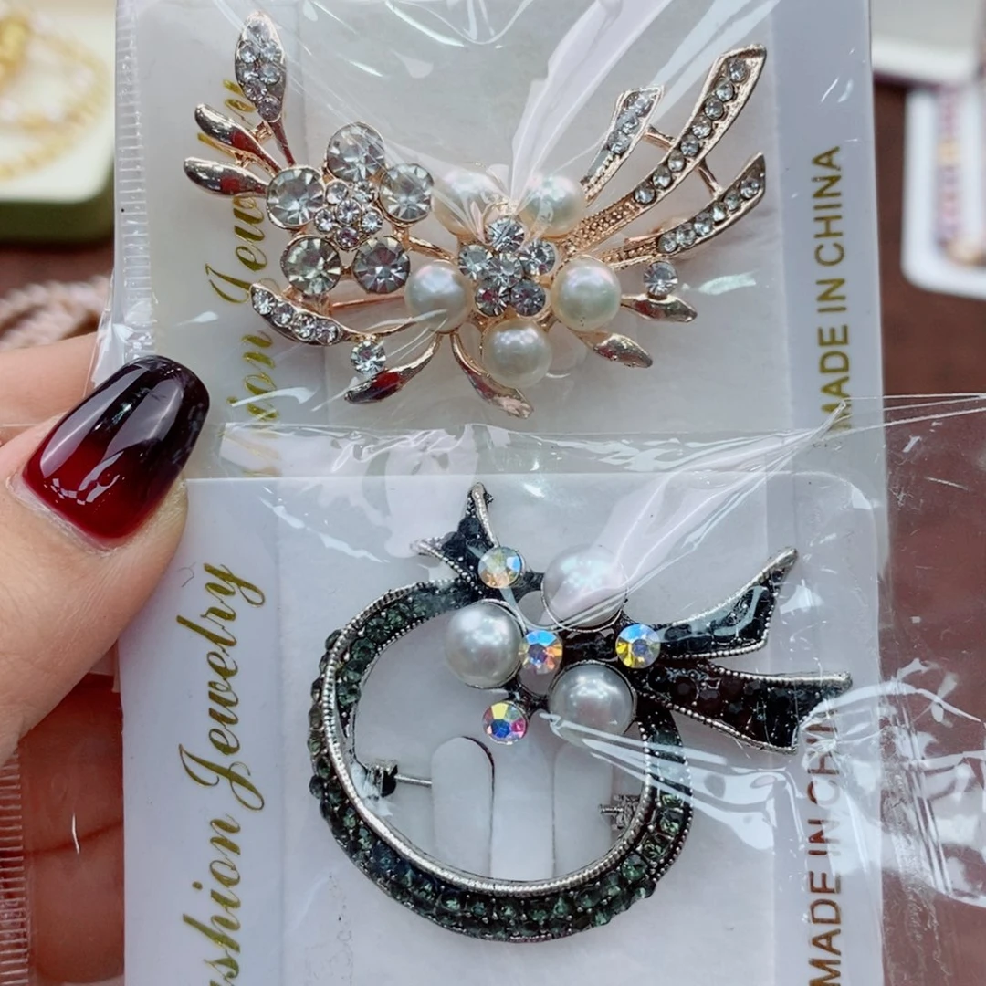 淡水珍珠胸饰合金