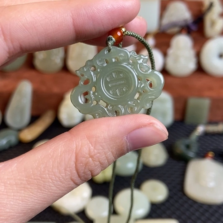 和田玉未镶嵌颈饰