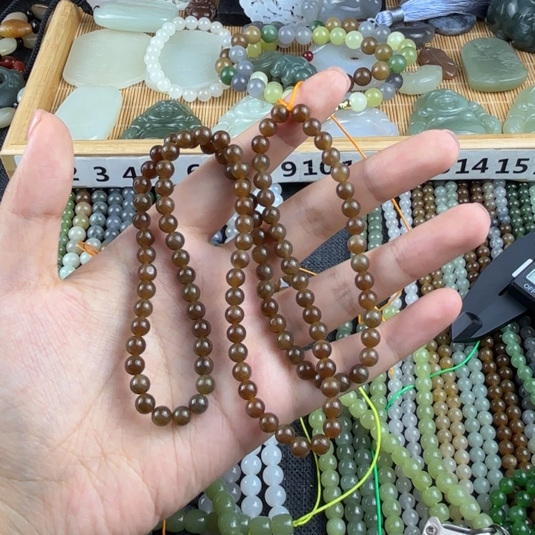 阿***兵颈饰未镶嵌和田玉