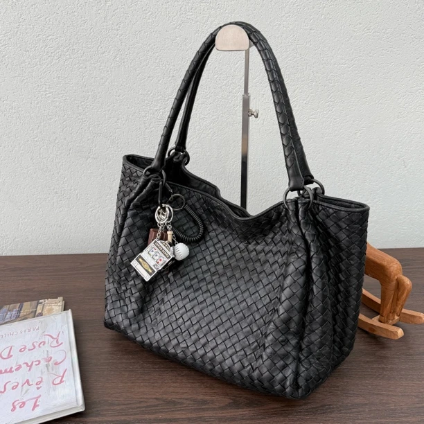 95新 BOTTEGA VENETA/葆蝶家 黑色编织双肩带双桥单肩包