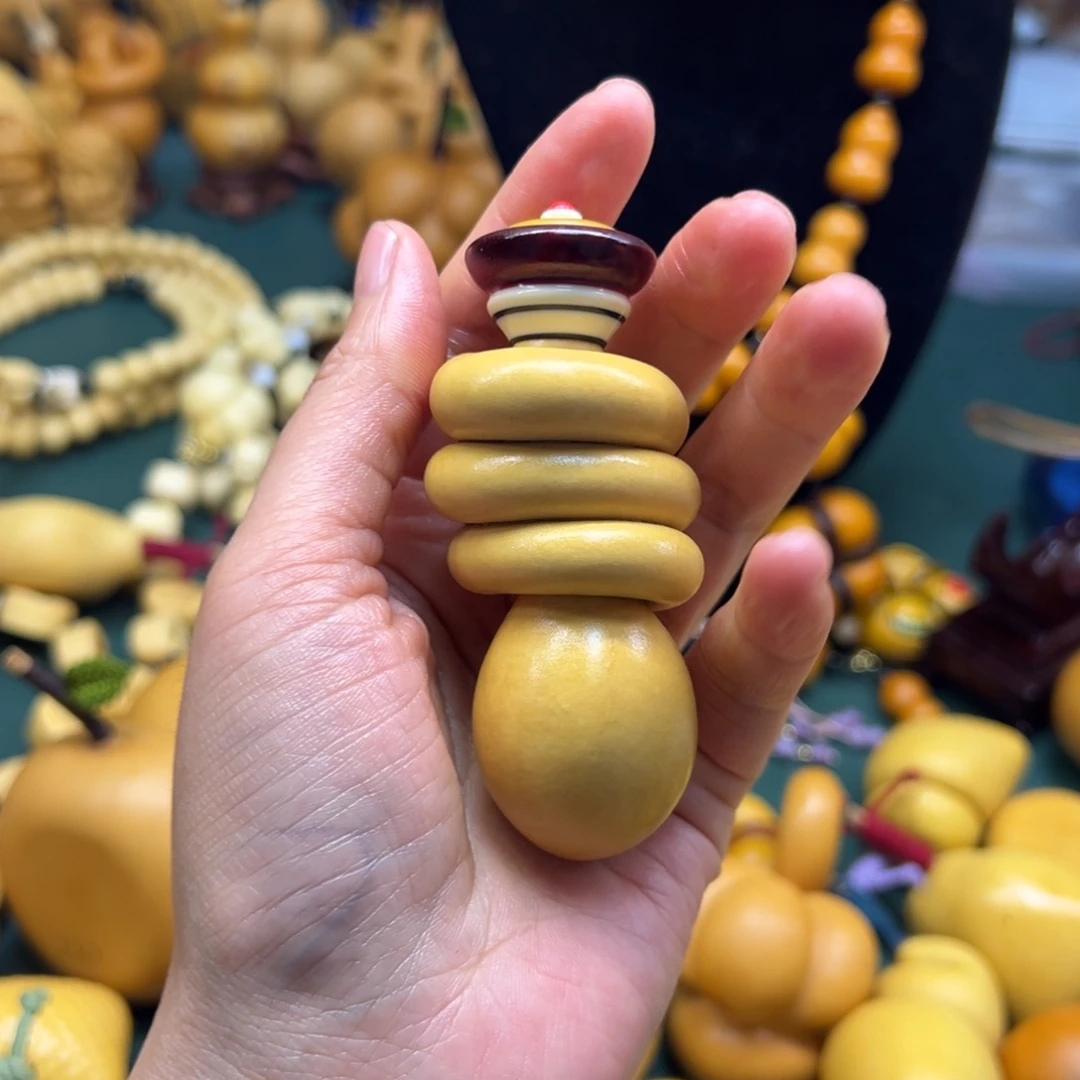 如***姐大叶紫檀（黑酸枝木类）
