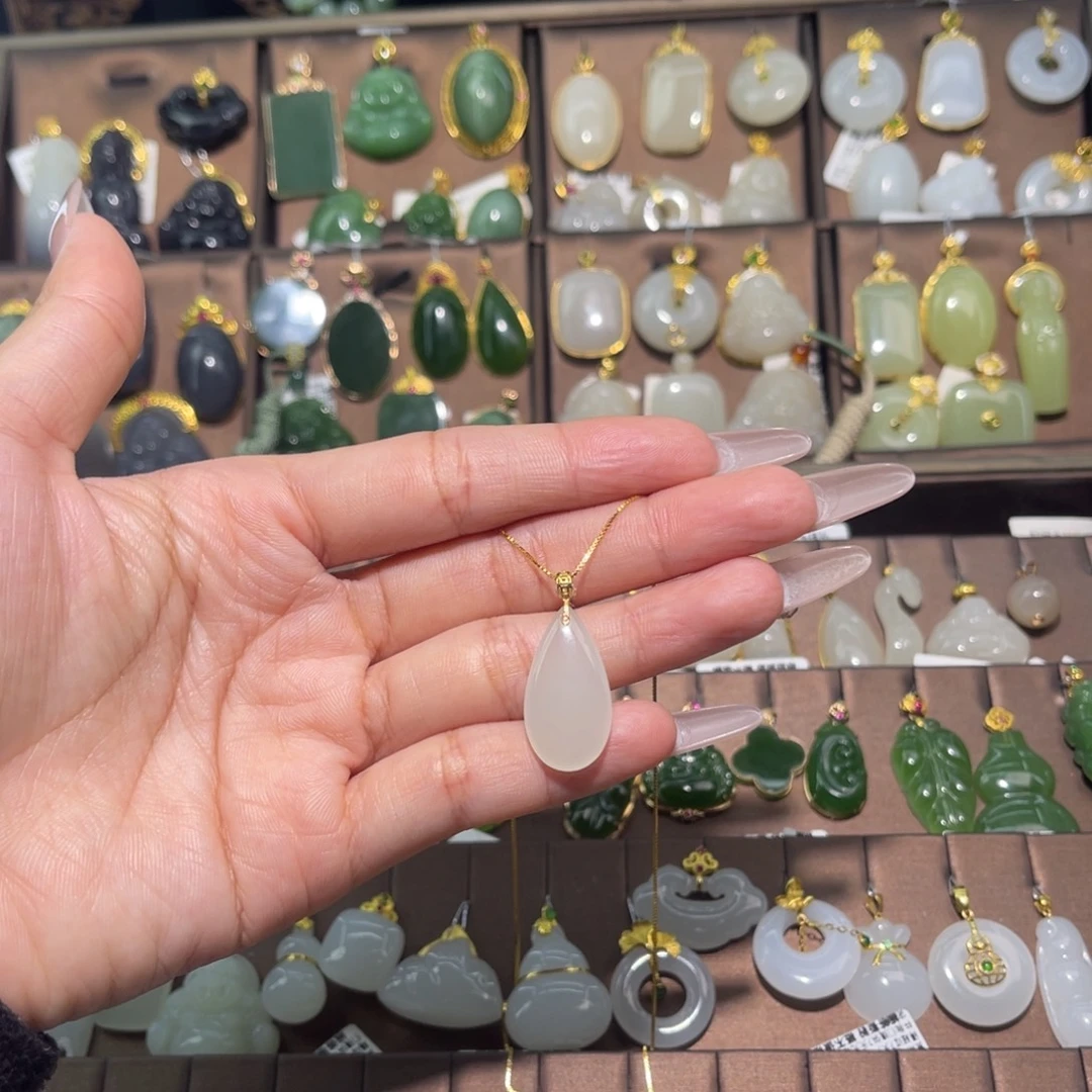 和田玉18K金镶嵌吊坠(赠链)