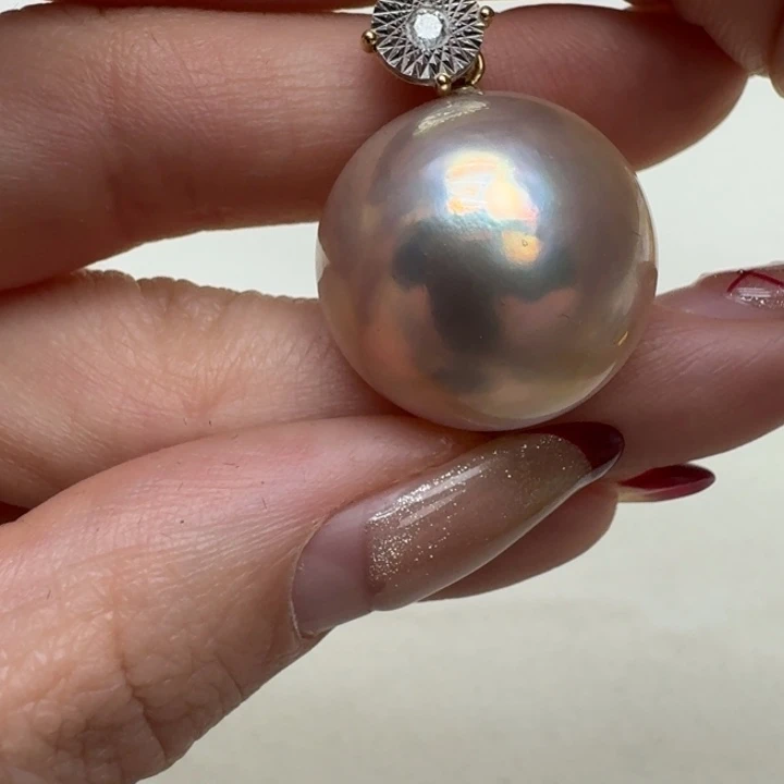 拼合珍珠（马贝珠）颈饰18K金镶嵌