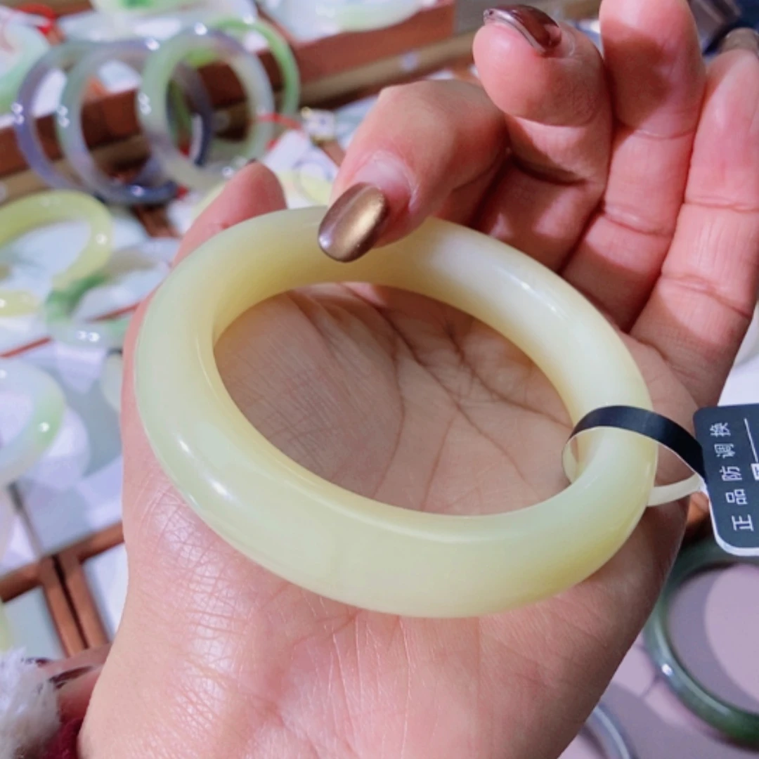 【闪购商品】未镶嵌手镯和田玉