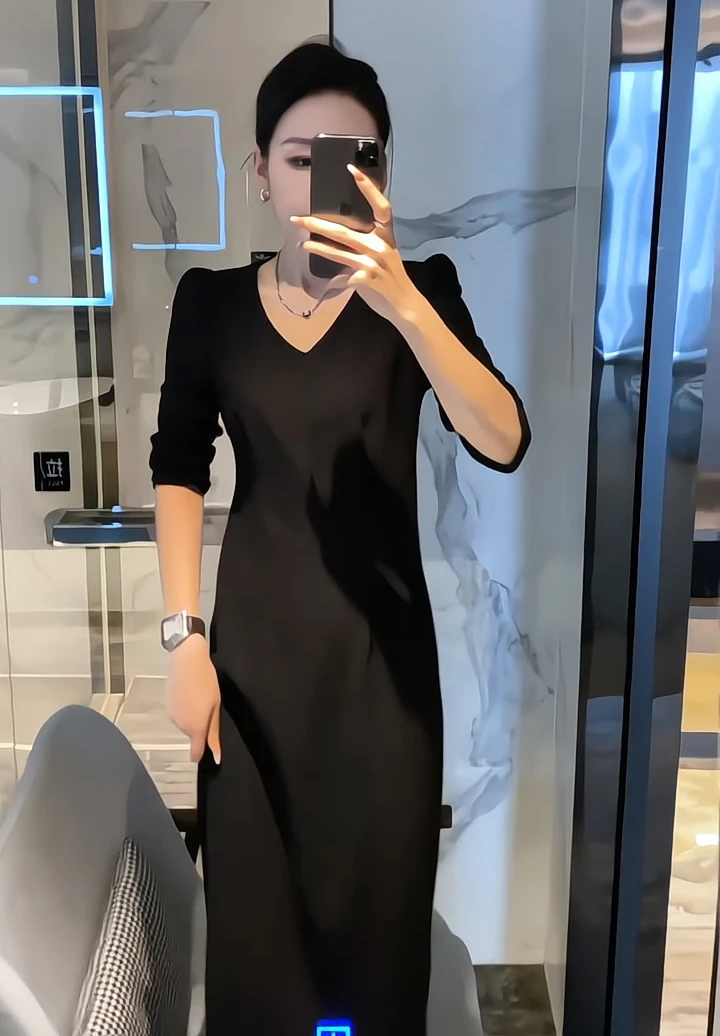 法式黑色赫本风收腰显瘦连衣裙女2025秋季新款高级感气质中长裙子