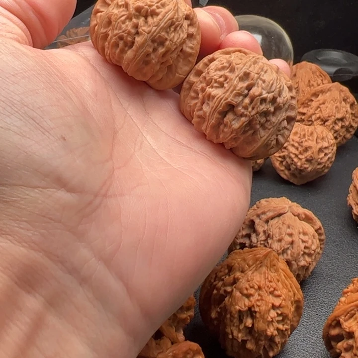 把件文玩核桃40.5球白