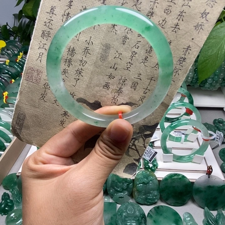 未镶嵌手镯石英质玉