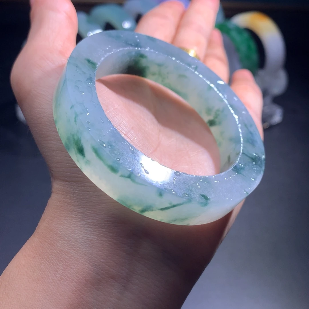 未镶嵌翡翠手镯定制翡翠