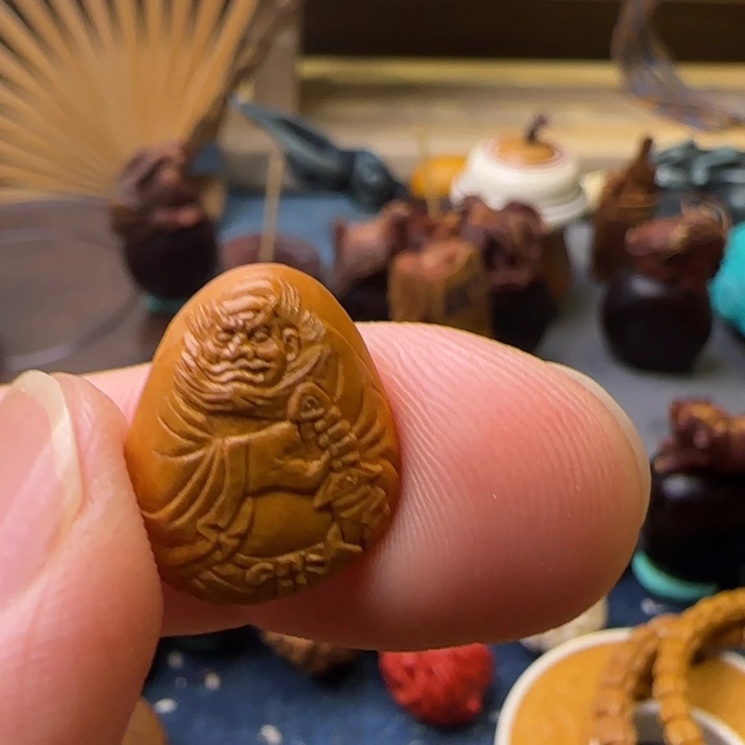 用***8钟馗松子雕刻作品