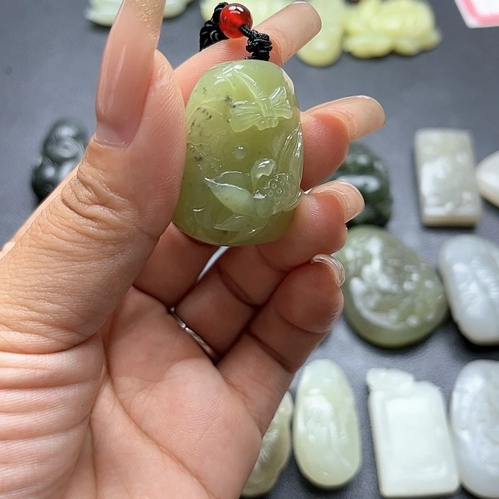 【闪购商品】颈饰未镶嵌和田玉