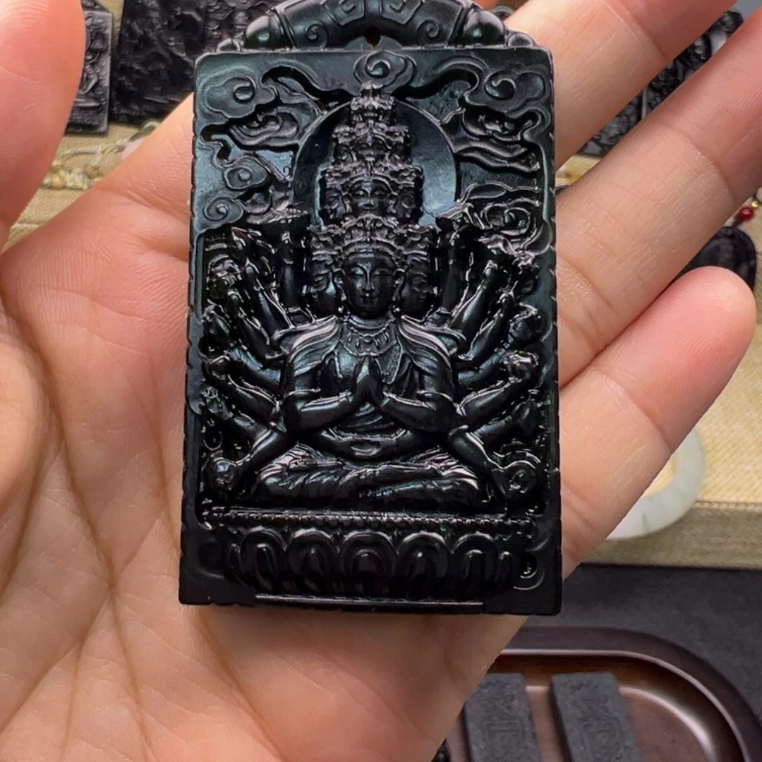 骑***叔未镶嵌蛇纹石玉颈饰