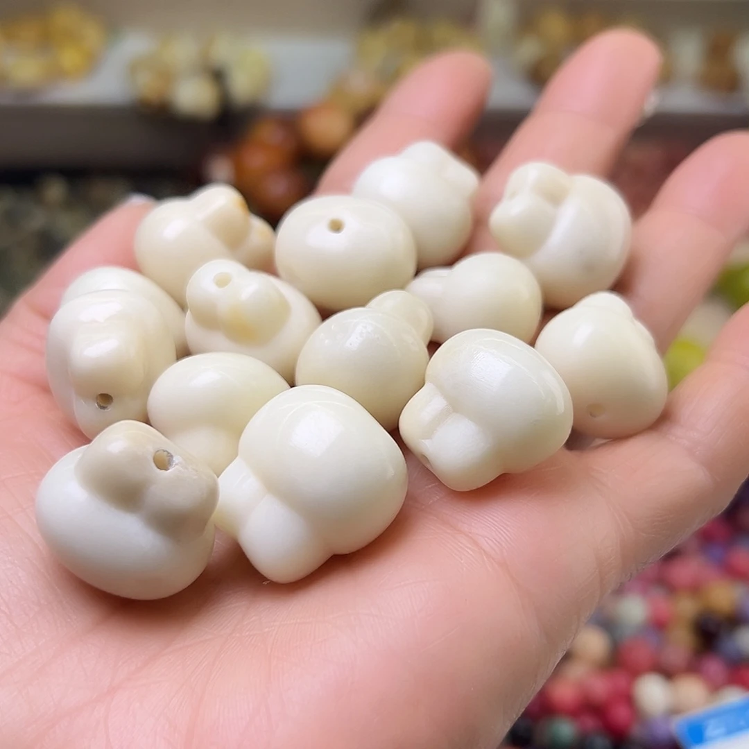 菩提根/象牙果吊坠瑕疵白兔头14颗孔道有裂