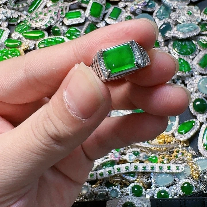 翡翠颈饰未镶嵌天然A货翡翠放漏