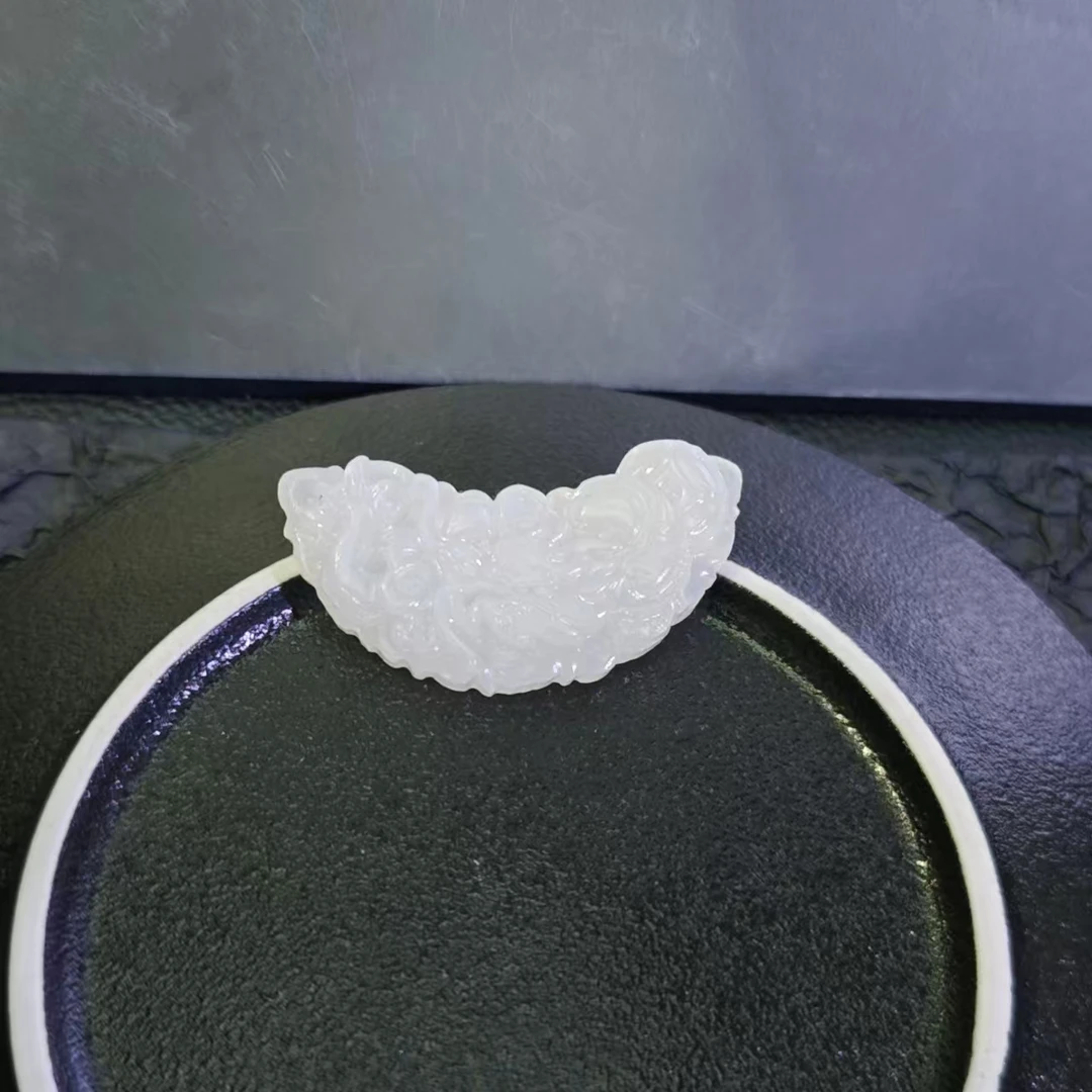 天然白糯贡翠龙牌一枚！