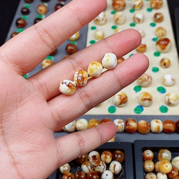 蜜蜡裸石未镶嵌梦****蜜蜡