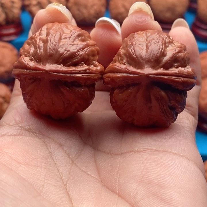 核桃精品文玩核桃手捻石虎