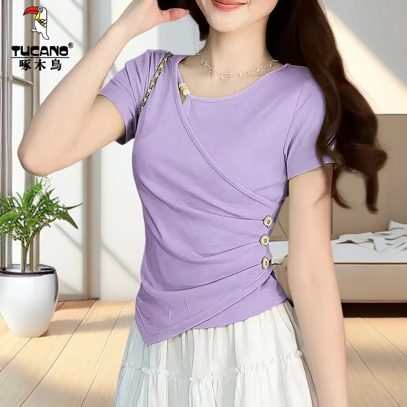 啄木鸟夏季新款t恤女短袖不规则纽扣正肩上衣修身显瘦设计感T恤女