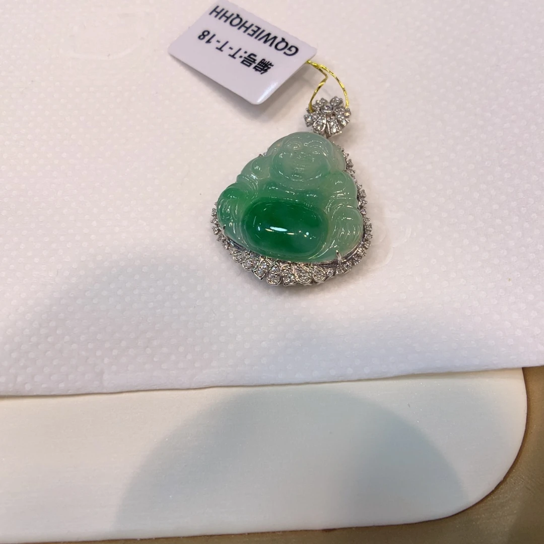 翡翠18K金镶嵌颈饰佛