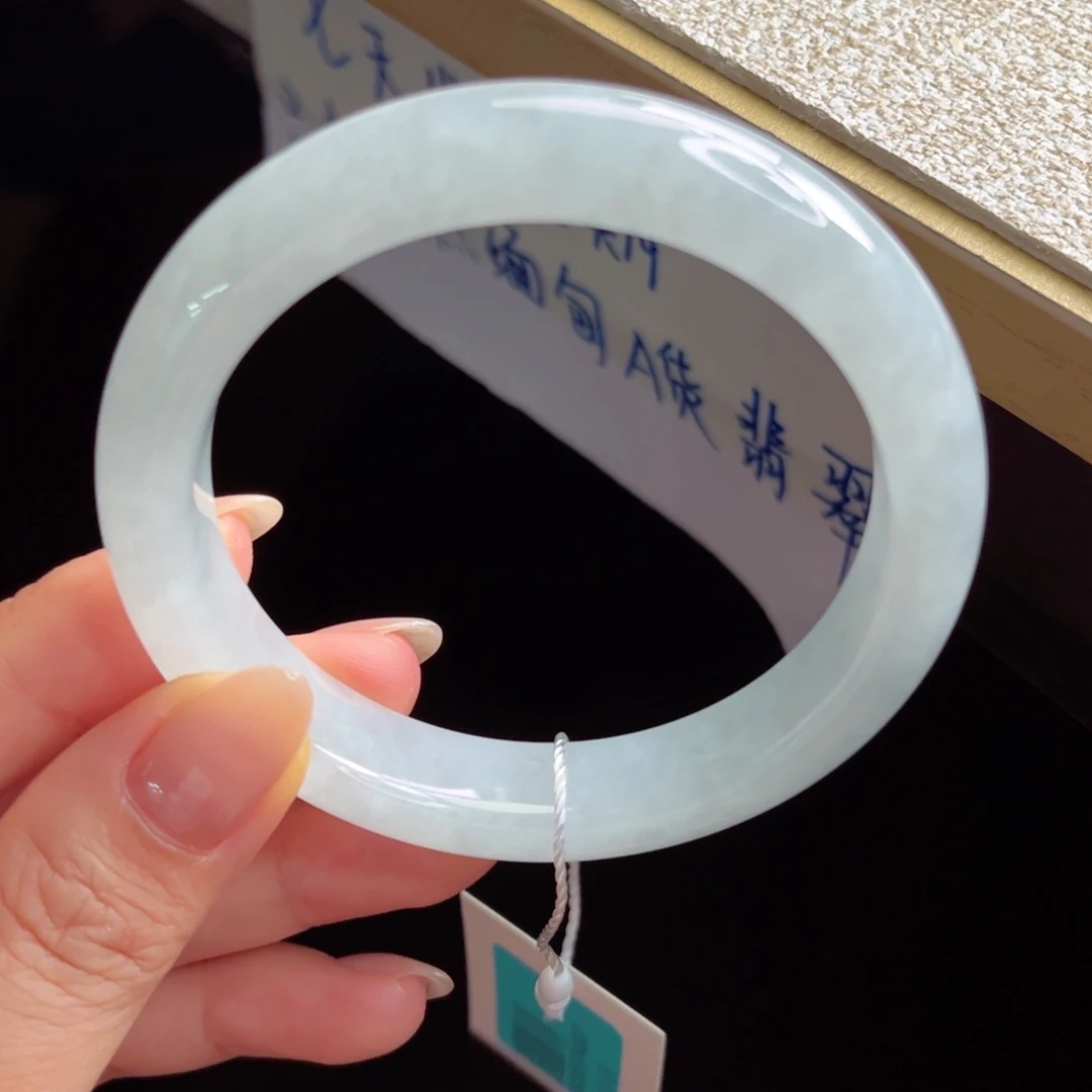 未镶嵌手镯翡翠手镯