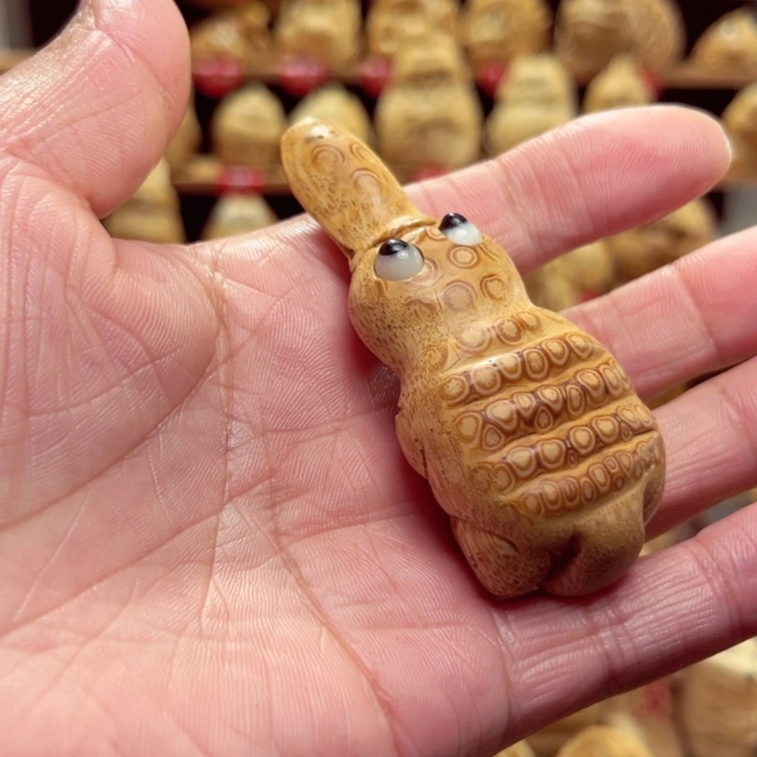 竹竹根雕鸭嘴兽手把件