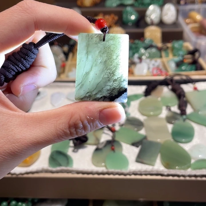 石英质玉未镶嵌颈饰