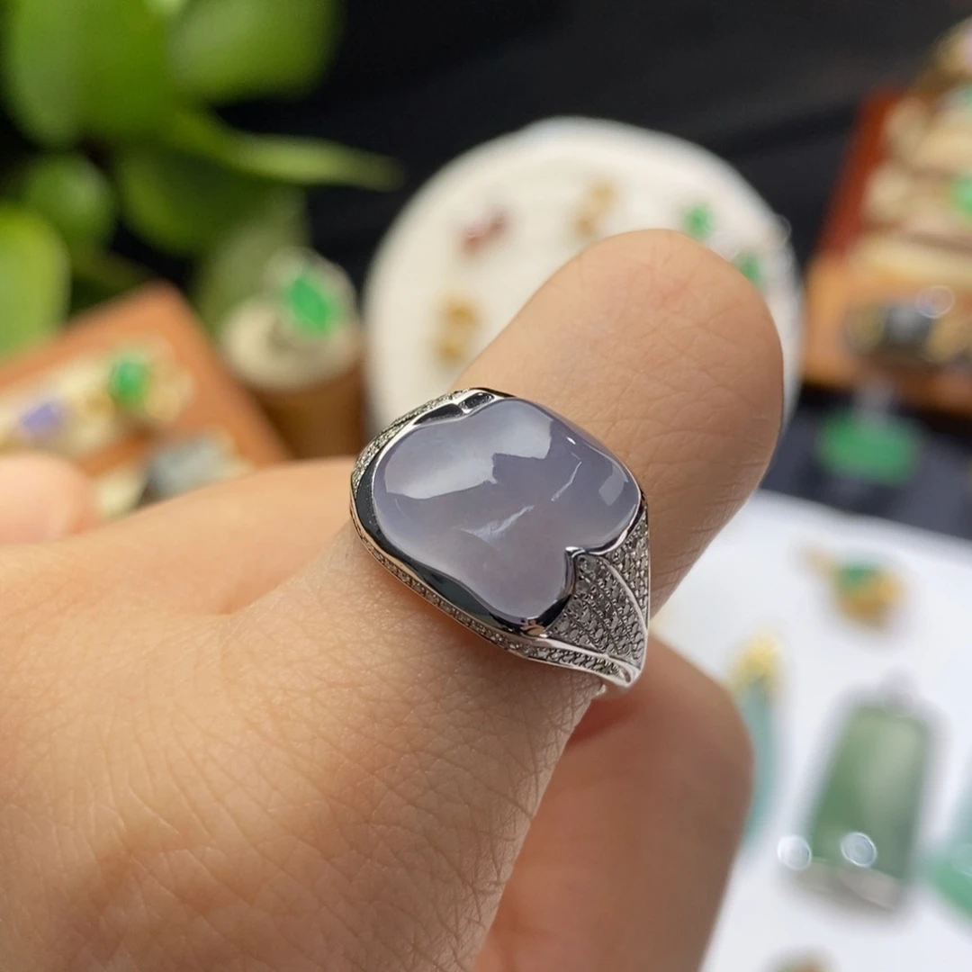 翡翠戒指18K金镶嵌戒指