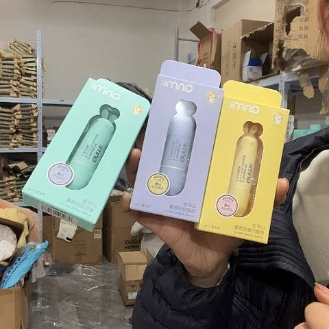 三醋酯纤维安家唇膏颜色随机