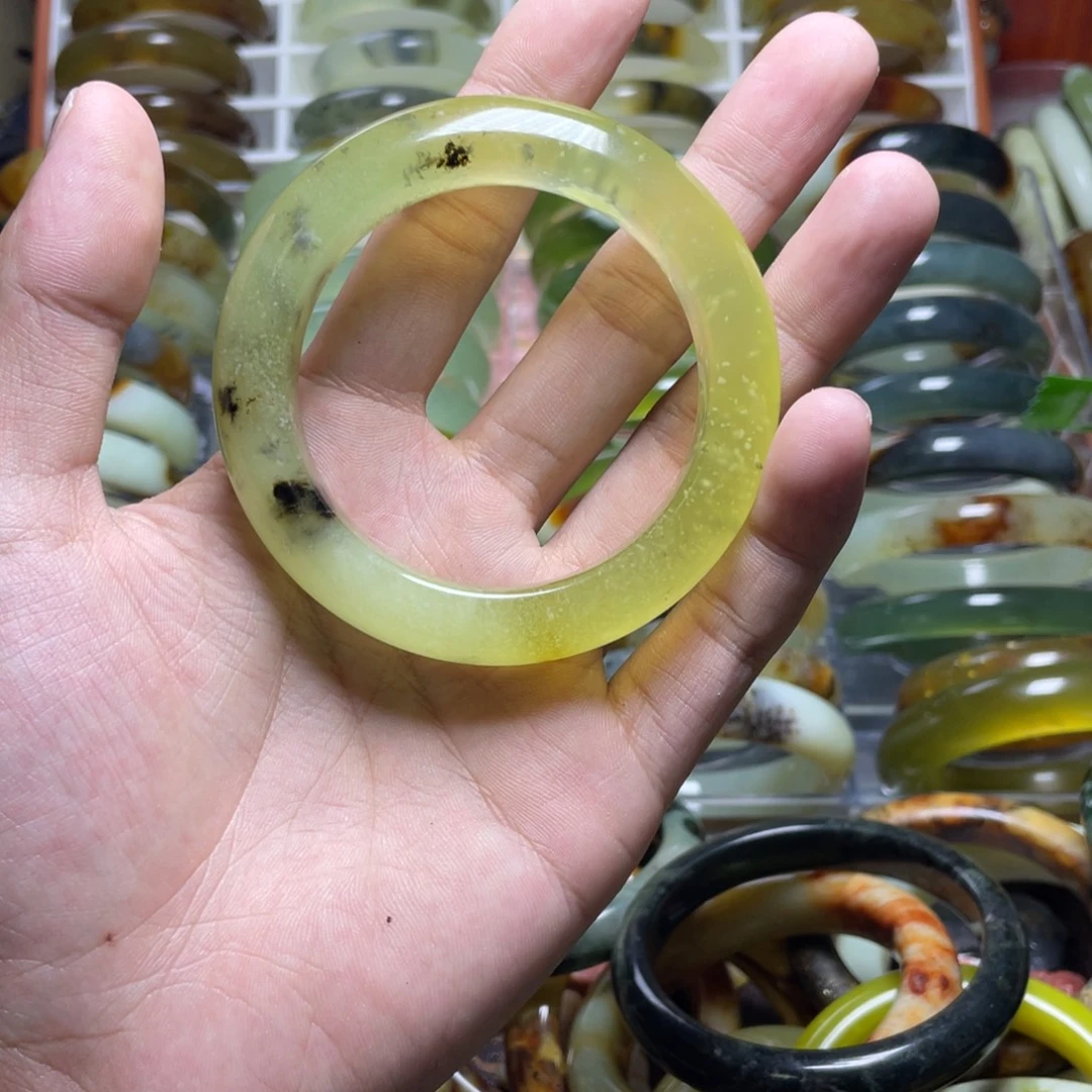 蛇纹石玉未镶嵌手镯