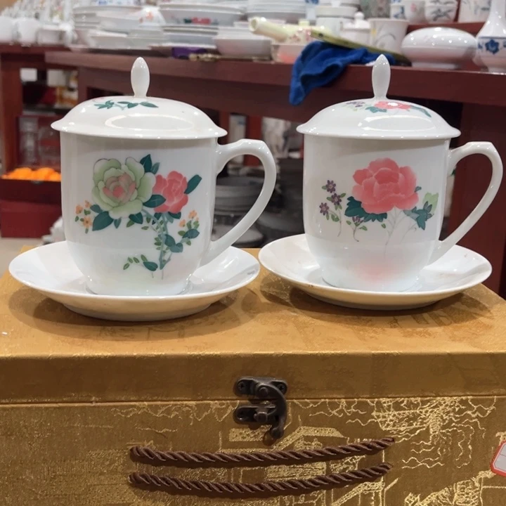 一**字醴陵手绘毛瓷杯一对