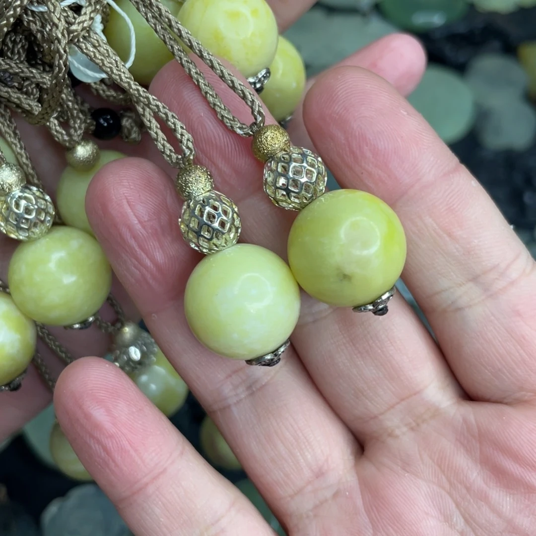 岫玉未镶嵌颈饰转运珠