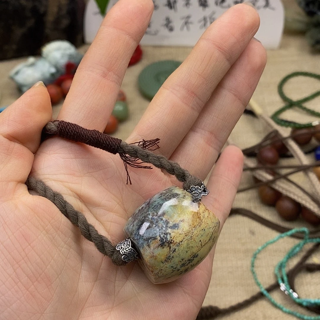 翡翠颈饰未镶嵌静*