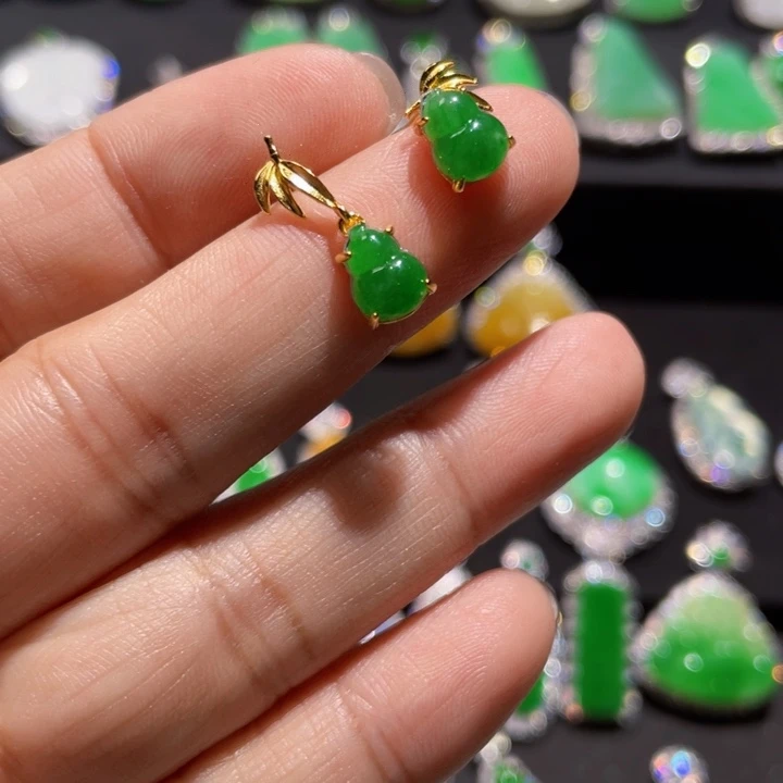 鸿***楼翡翠银S925镶嵌颈饰