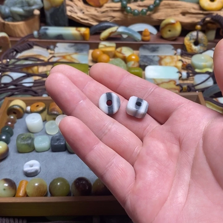 蛇纹石玉未镶嵌挂件色*