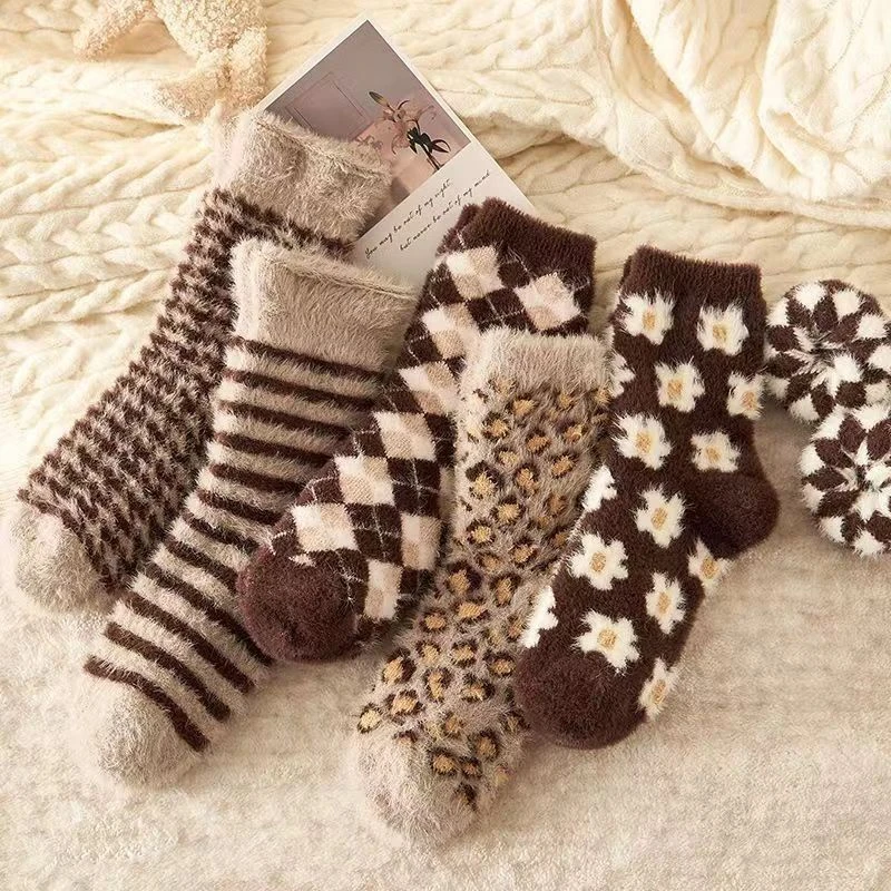 秋冬冬季新款水貂绒袜子复古个性加厚加绒潮流透气毛毛花朵中筒袜