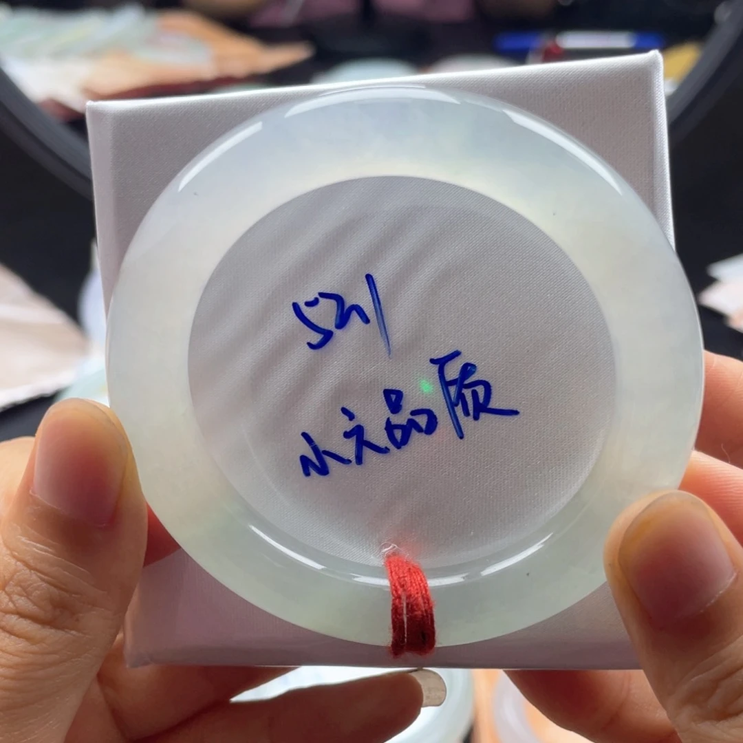 翡翠手镯未镶嵌翡翠