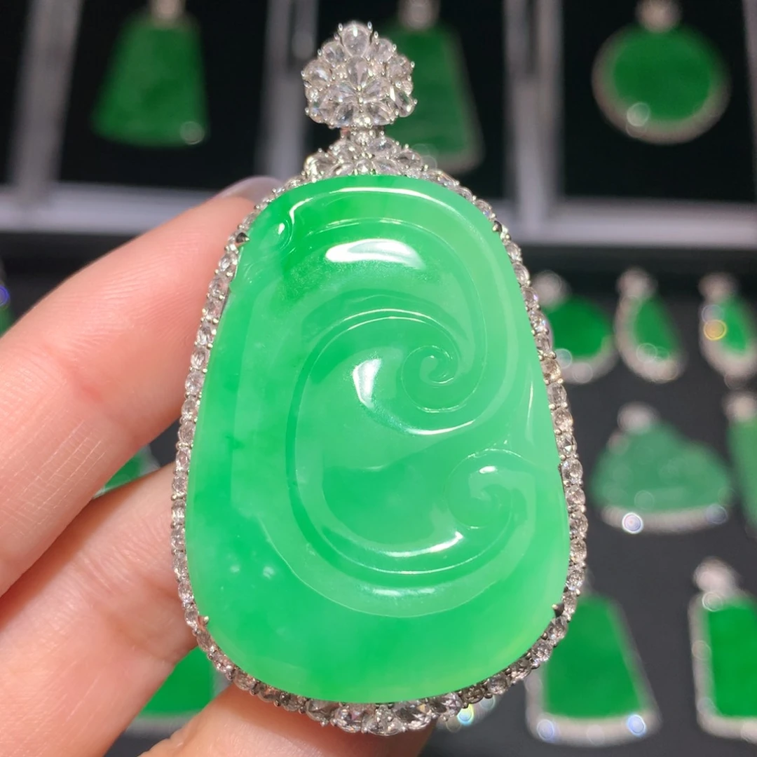 翡翠颈饰18K金镶嵌翡翠