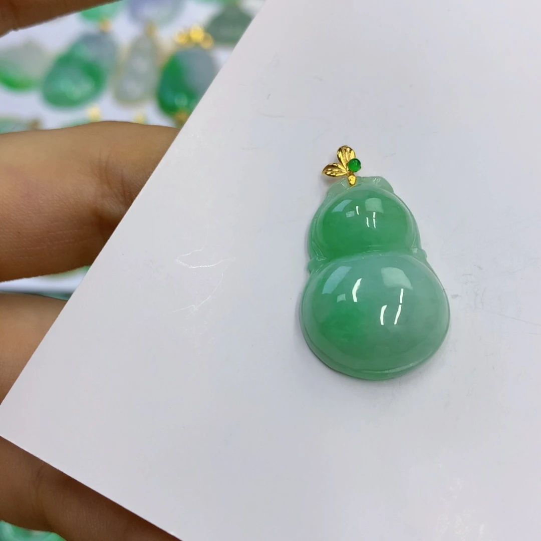 翡翠18K金镶嵌颈饰翡翠