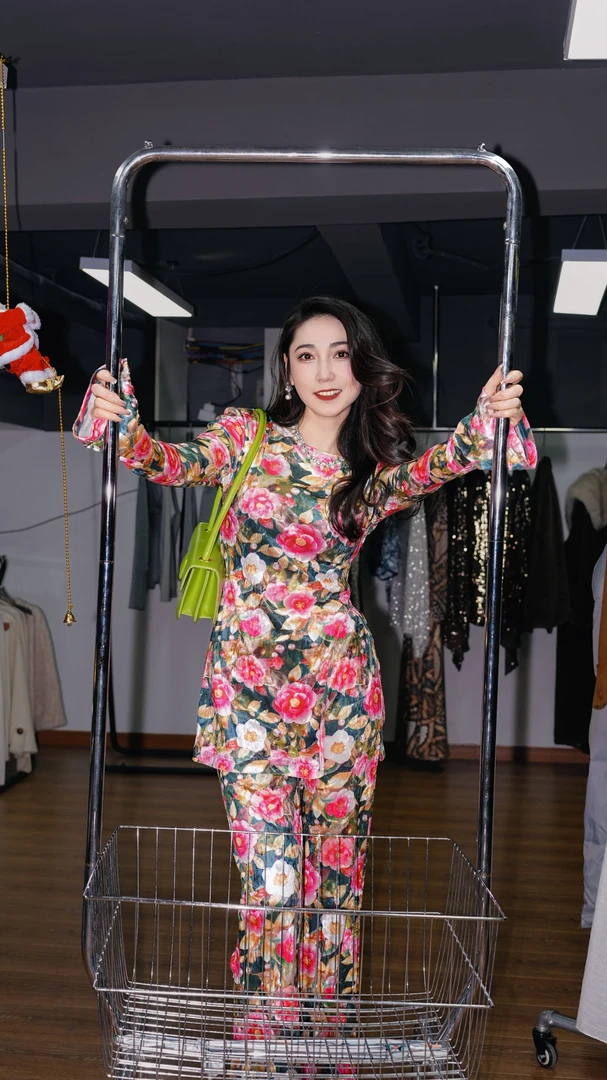 HZHJ新款原创设计师款 花漾绽放 套装显白显瘦高端轻奢1582