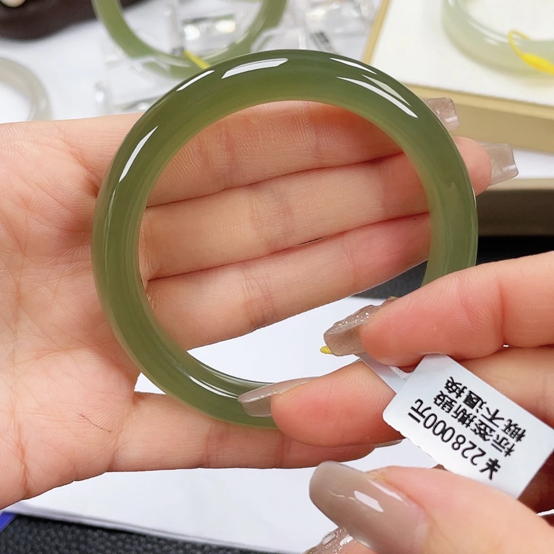 和田玉未镶嵌手镯