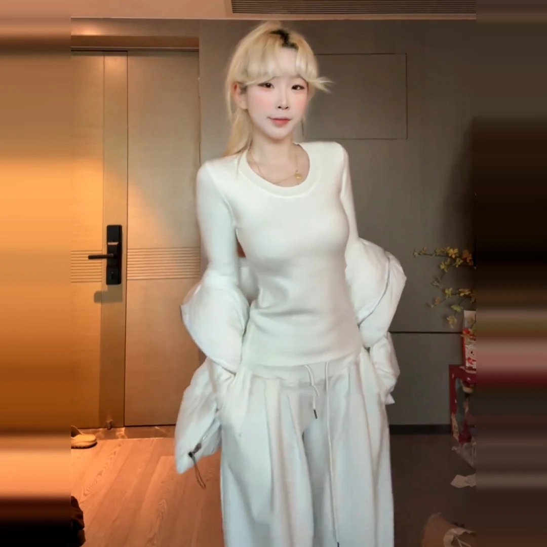 纯欲辣妹风白色针织衫女秋冬季2025新款修身显瘦打底内搭长袖上衣