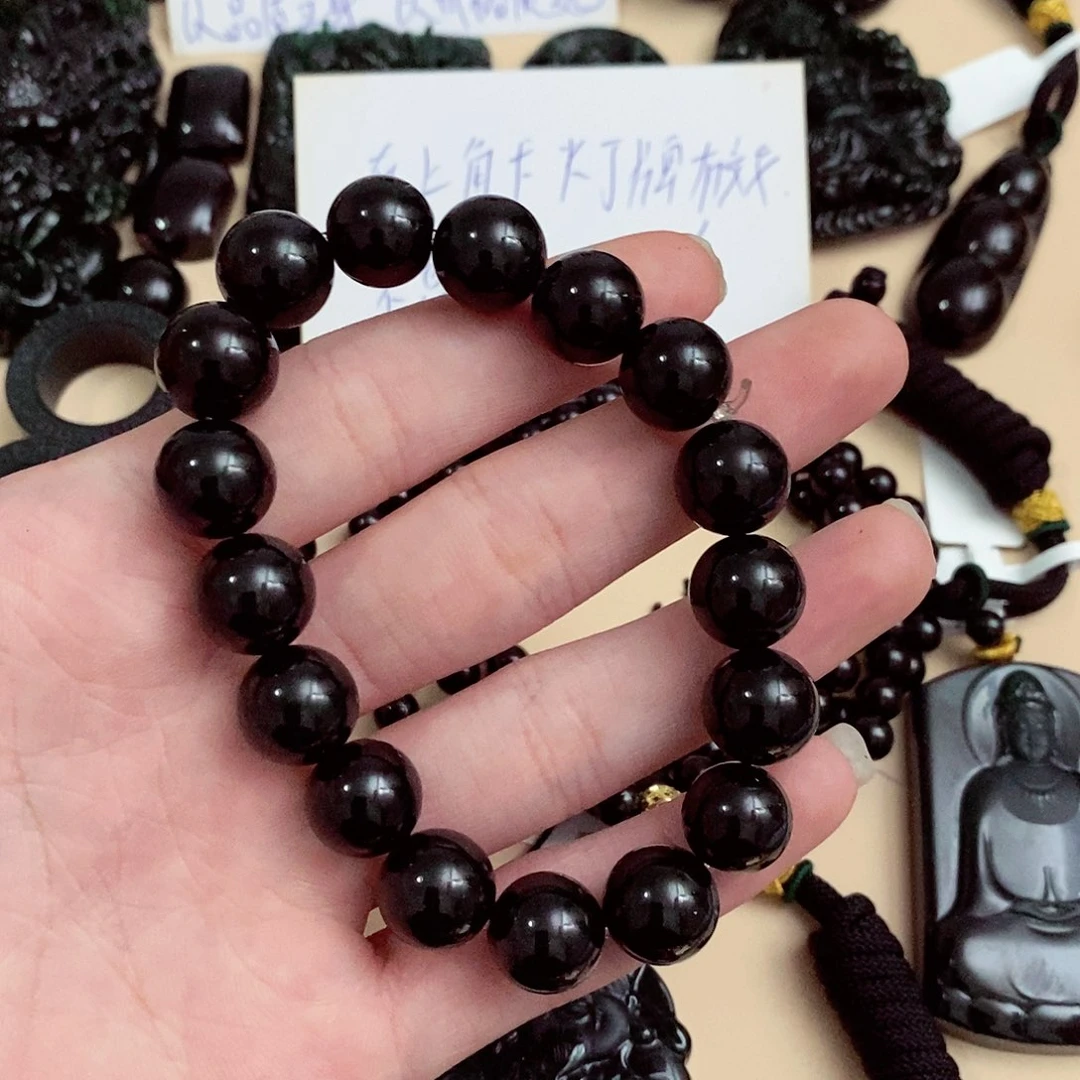 翡翠挂件未镶嵌翡翠