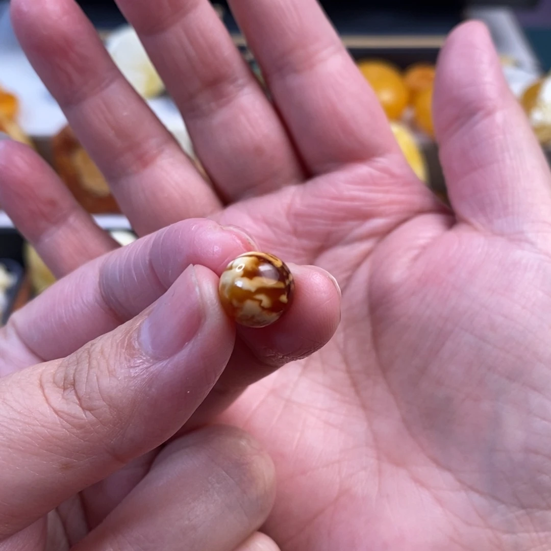 用***6未镶嵌蜜蜡裸石沁色妖花圆珠10.2