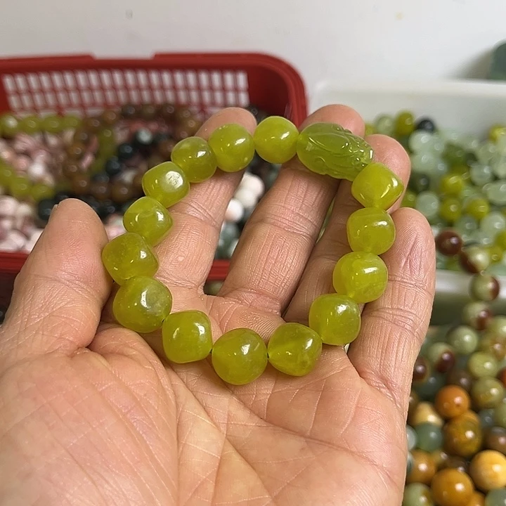 合金蛇纹石玉颈饰